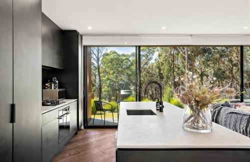 Hepburn Springs House | Lithic 2 - lovely bush views