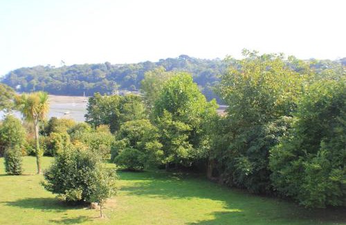 Helford House | Lithuanica