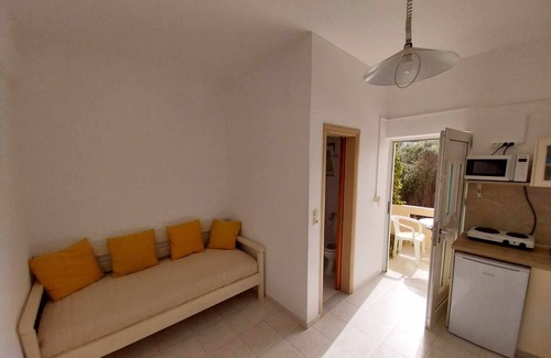 Agia Apartment | Litinas Apt with pool & balcony with garden view