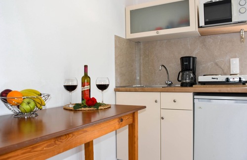 Agia Apartment | Litinas Apt with pool & balcony with garden view