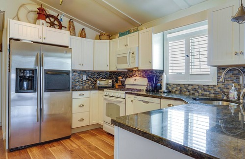 Mystic Island House | Little Egg Harbor Township Home w/ Patio & Kayaks!