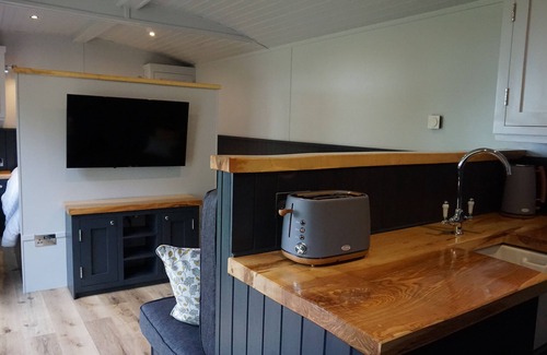 Llanfyllin House | Little Acorn - 5* Cyfie Farm, Luxury Shepherds Hut /Lodge with private hot tub.