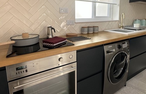 Broad Oak House | Little Acorns Bungalow Nestled just outside of City Centre