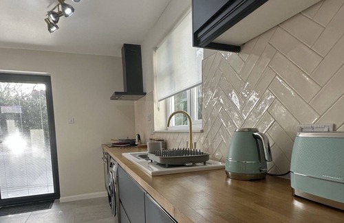 Broad Oak House | Little Acorns Bungalow Nestled just outside of City Centre