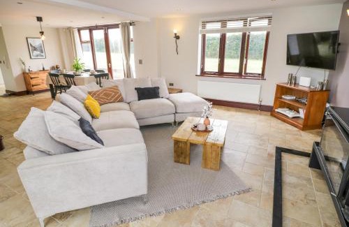 Harvington House | Little Acre