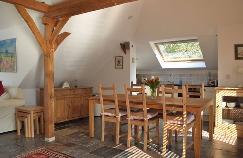 Tonbridge Cottage | * Little Apple Barn * Hamptons Farmhouse, Child Friendly Holidays