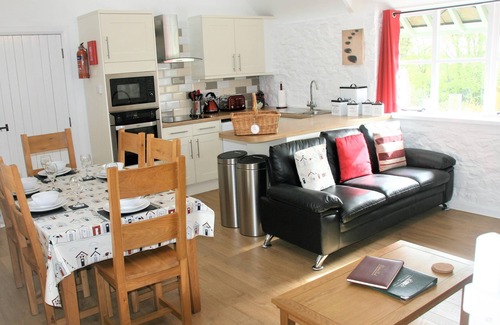 Holsworthy Cottage | Little Barn 3 Bedroom cottage with 2 bathrooms