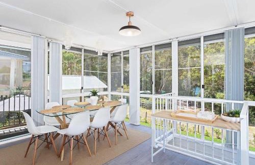 Nelson Bay House | Little Beach House Little Beach with air con WiFi and boat parking