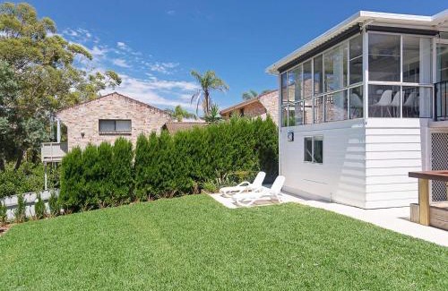 Nelson Bay House | Little Beach House Little Beach with air con WiFi and boat parking