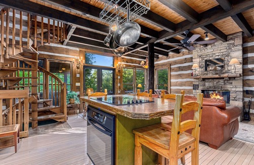 Gatlinburg - Pigeon Forge Cabin | Little Bear by Jackson Mountain Rentals