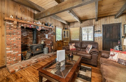 Upper Moonridge House | Little Bear Cottage - Cozy, quaint cabin with a great fireplace and so many fun board games!