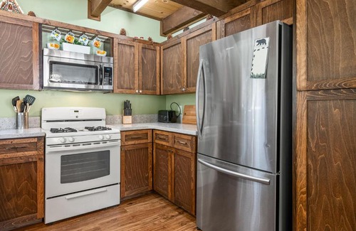 Upper Moonridge House | Little Bear Cottage - Cozy, quaint cabin with a great fireplace and so many fun board games!