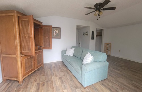 Robertsdale Cottage | Little Blue House in the heart of Robertsdale