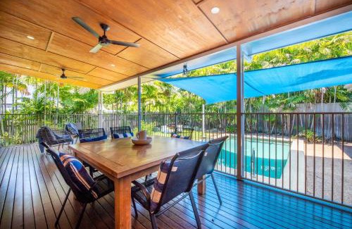 Horseshoe Bay House | Little Butterfly