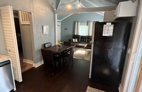 Live Oak House | Little Charmer! Residential neighborhood near historic downtown