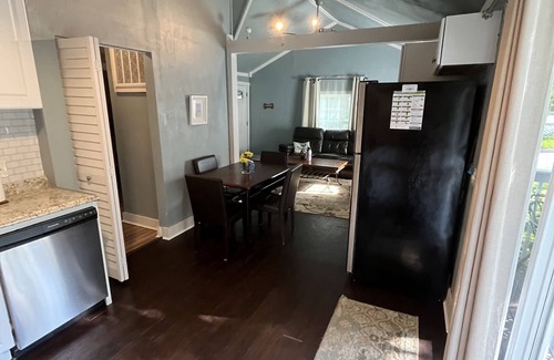 Live Oak House | Little Charmer! Residential neighborhood near historic downtown