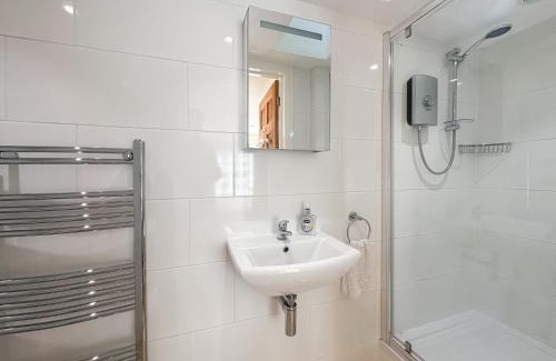 Upton St. Leonards House | Little Cottage - Uk49275
