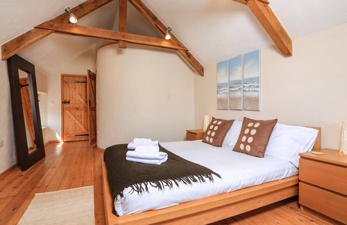 Dartmouth Cottage | Little Cotton Barn