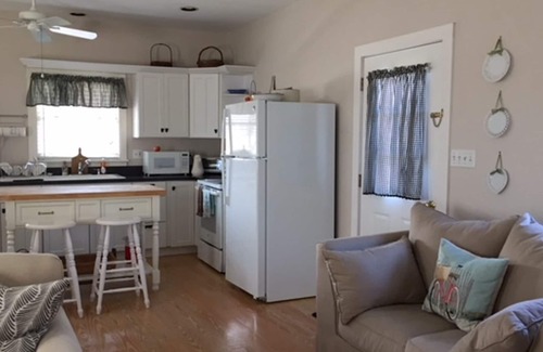 Covington Cottage | Little Cozy Cottage near Greenbrier (PGA) and Homestead and local Fly fishing
