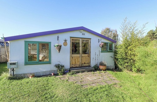 Grimsby Cottage | Little Eden by the Sea