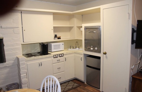 Carmel Valley Apartment | Little European Lodge