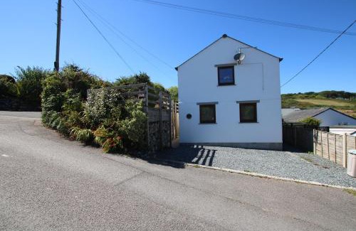 Coverack House | Little Fernleigh