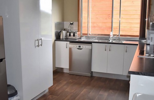 South West Rocks House | Little Fish - walk to town