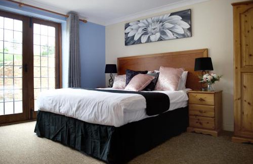 Crawley Hotel | Little Foxes Hotel & Gatwick Airport Parking
