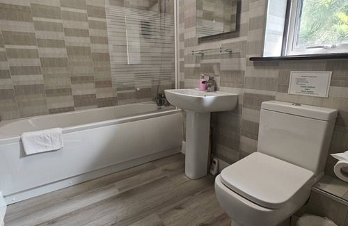 Crawley Bed & Breakfast | Little Foxes Hotel & Gatwick Airport Parking