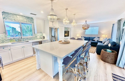 Placida House | Little Gasparilla Island: Luxurious Bungalow, Private Beach, Fishing, Family