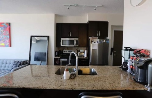 Downtown Mississauga Apartment | Little gem in the sky! Modern, Luxurious and Cozy.