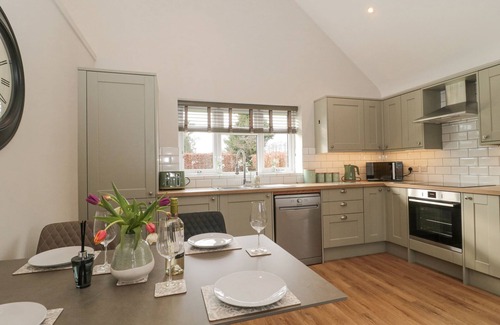 Blandford Forum Cottage | LITTLE HAVEN, pet friendly, with a garden in Blandford Forum