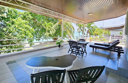 Tanjung Bungah Villa | Little Heaven by SkyHive BeachfrontVilla
