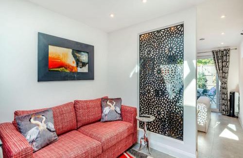 Christchurch House | Little Heron - Uk40928