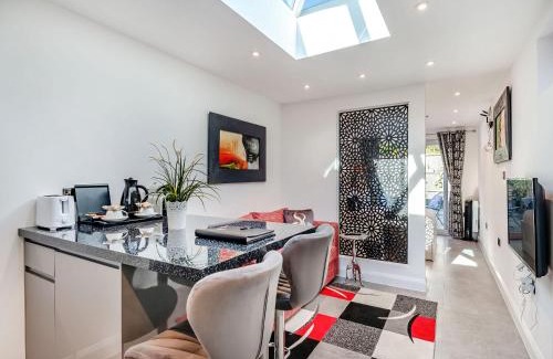 Christchurch House | Little Heron - Uk40928