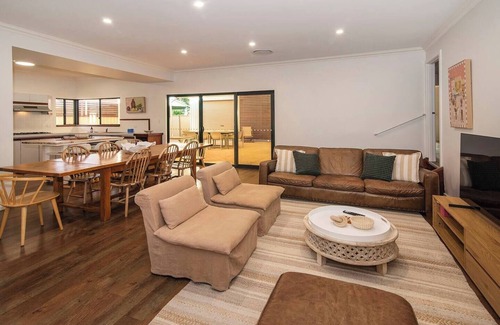 Abbey House | Little Herring- Ducted AC/heating, Secure yard