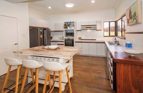 Abbey House | Little Herring- Ducted AC/heating, Secure yard