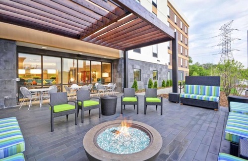 Minnetonka House | Little Home on the Eden Prairie, near shopping.