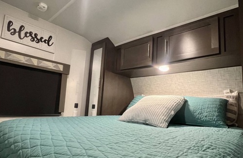 Oxnard House | Little home on wheels! RV with free parking on premises