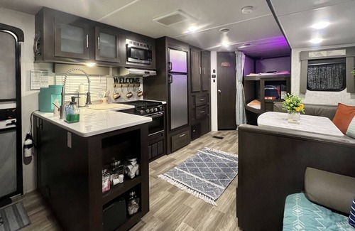 Oxnard House | Little home on wheels! RV with free parking on premises