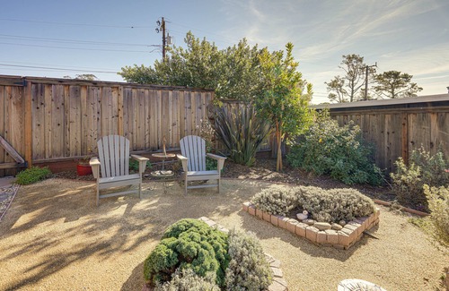 El Granada Apartment | 'Little House By the Sea': Steps to Surfers Beach!