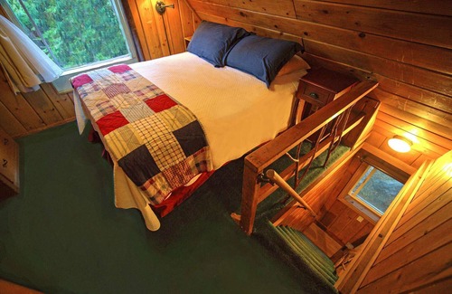 Twin Peaks Hotel | Little House on the Pond - Two-Bedroom | Two Beds | Full Bathroom | Sleeps Four