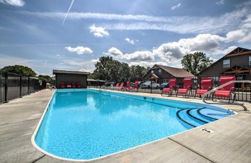 Lampe House | Little Indian Resort Cabin Pool and Walk to Lake!