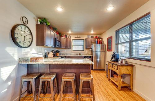 Lampe House | Little Indian Resort Cabin Pool and Walk to Lake!