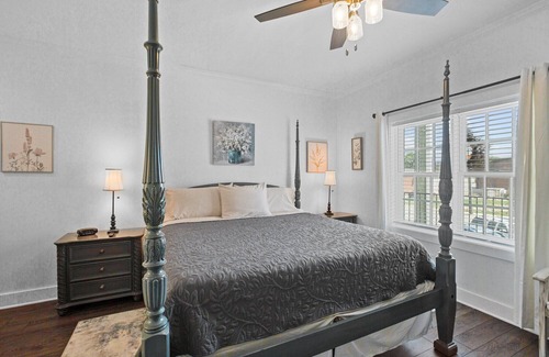 Washington Hotel | Little Inn on Main 214 West Main Street