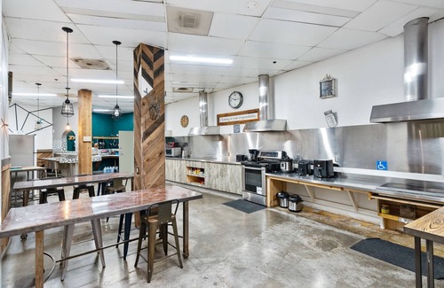 Little Italy Apartment | Little Italy Inn - Limited Service Apart Hotel