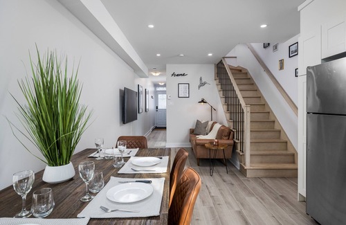 Little Italy Apartment | Little Italy, king-size suite/Rooftop terraces & iconic city views