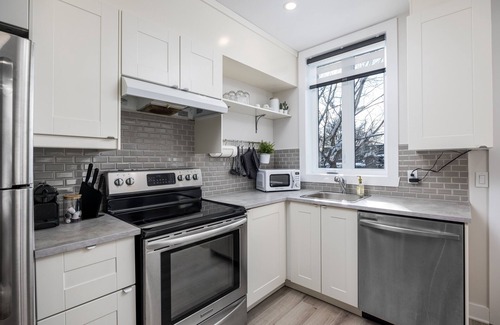 Little Italy Apartment | Little Italy, king-size suite/Rooftop terraces & iconic city views