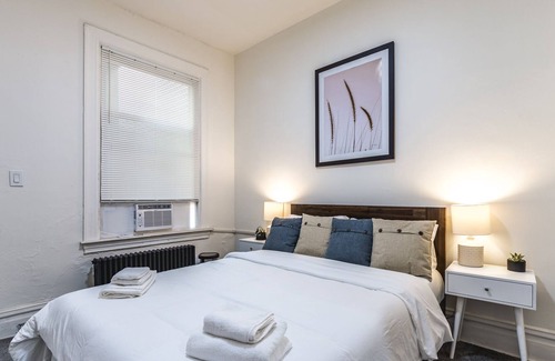 Bloomfield Apartment | Little Italy Lodge-2 Bedroom Stay in Bloomfield