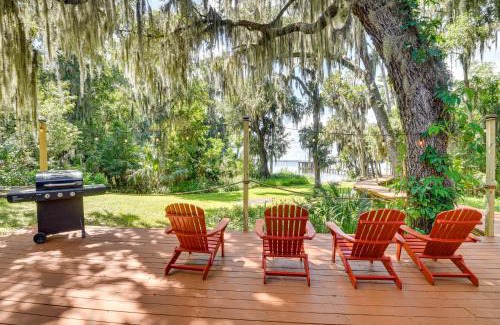 Welaka House | Little Lake George Hideaway with Furnished Boathouse